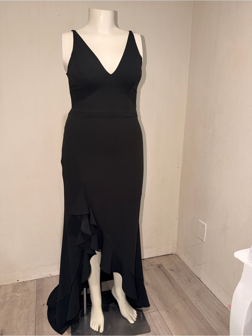 Betsy Adam Black V-Neck Ruffle Hem Evening Dress